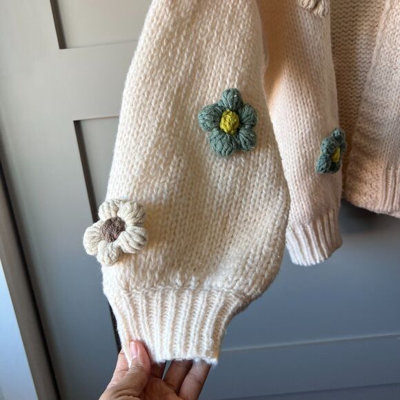 She + Sky 3D Flower Cardigan Sweater Medium Beige Chunky Knit Cottagecore Floral - Picture 4 of 10